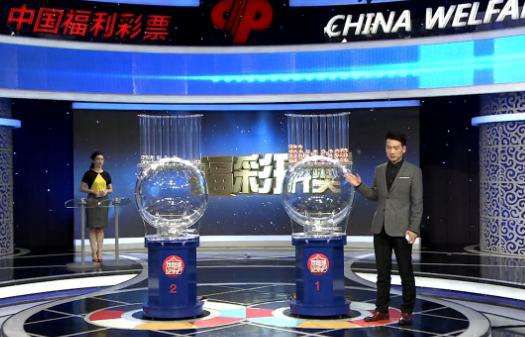 伴着他成长的悠悠岁月，女性构筑了他精神慰藉的摇篮，也构成了他几乎所有电影创作中的精神使者。